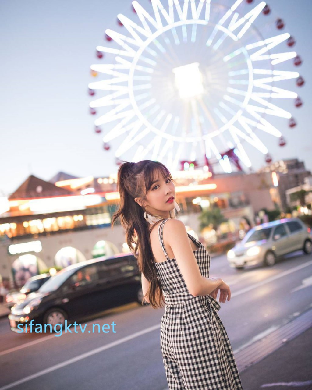 【2023-09-07】下班后在门口摇尾巴.m4v